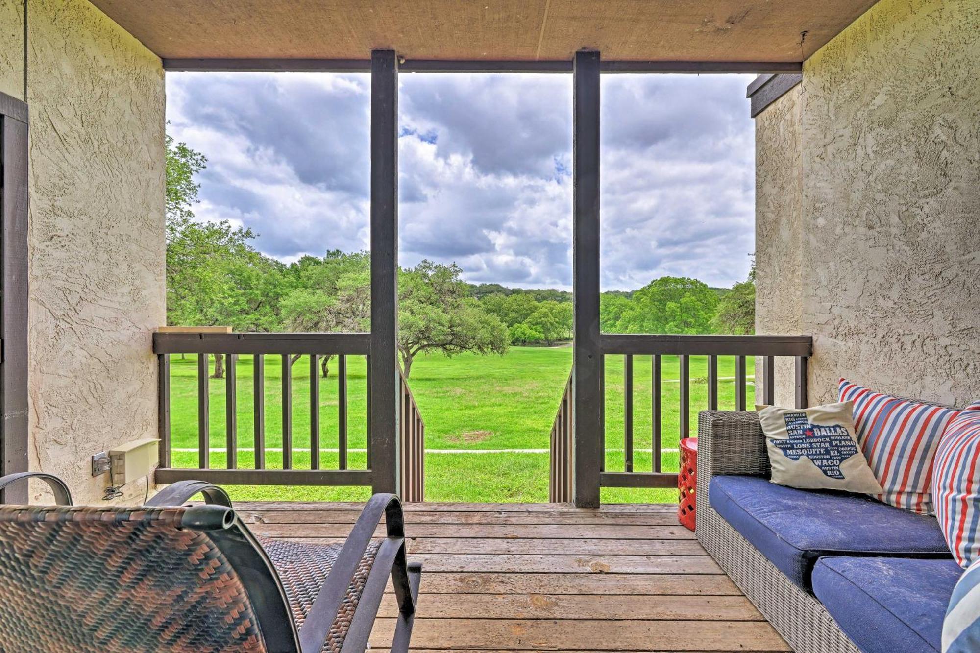 Modern Lakeside Golf Course Retreat With Deck! Каньон-Лейк Экстерьер фото